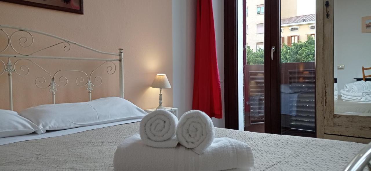Onlyrooms III - Piazza Jenne Cagliari Exterior foto